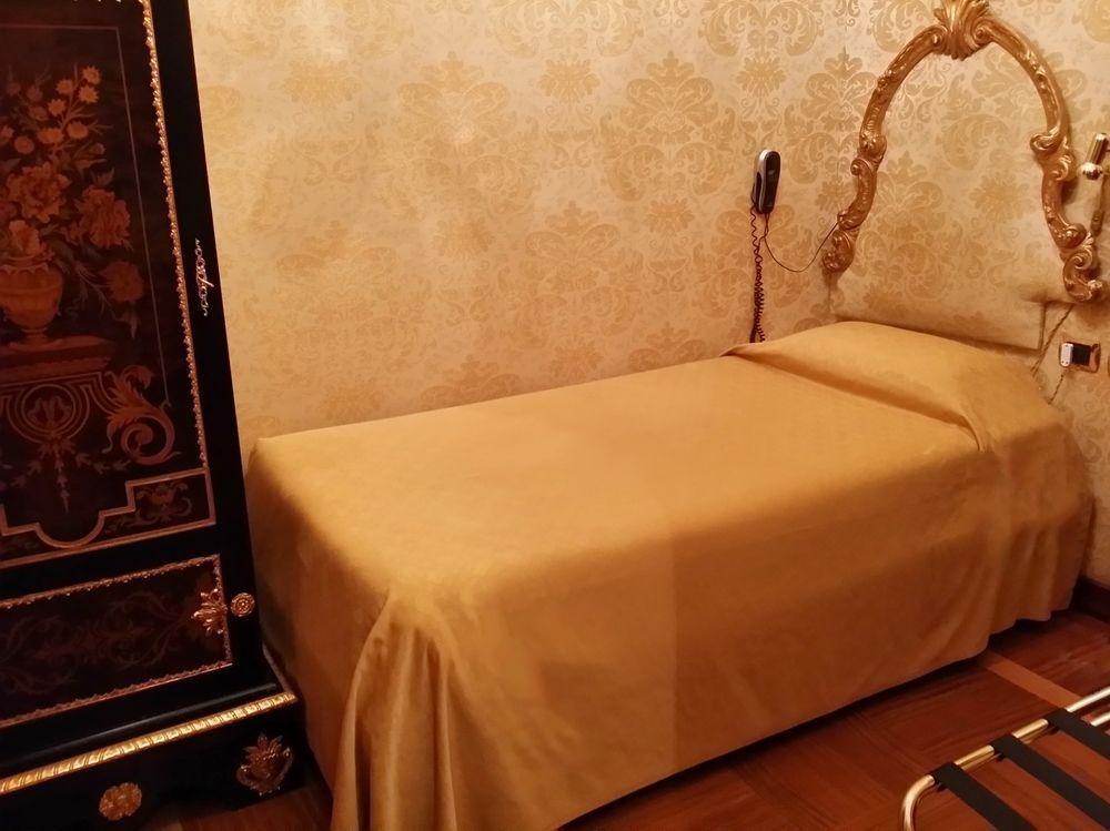 רומא Hotel Des Epoques מראה חיצוני תמונה