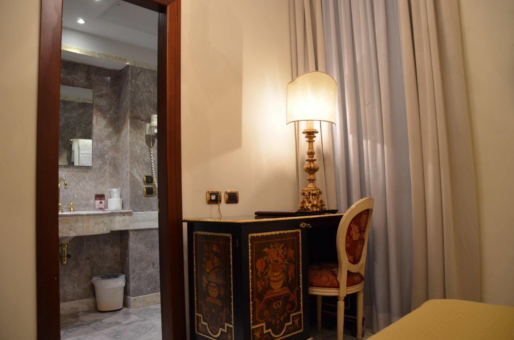 רומא Hotel Des Epoques מראה חיצוני תמונה