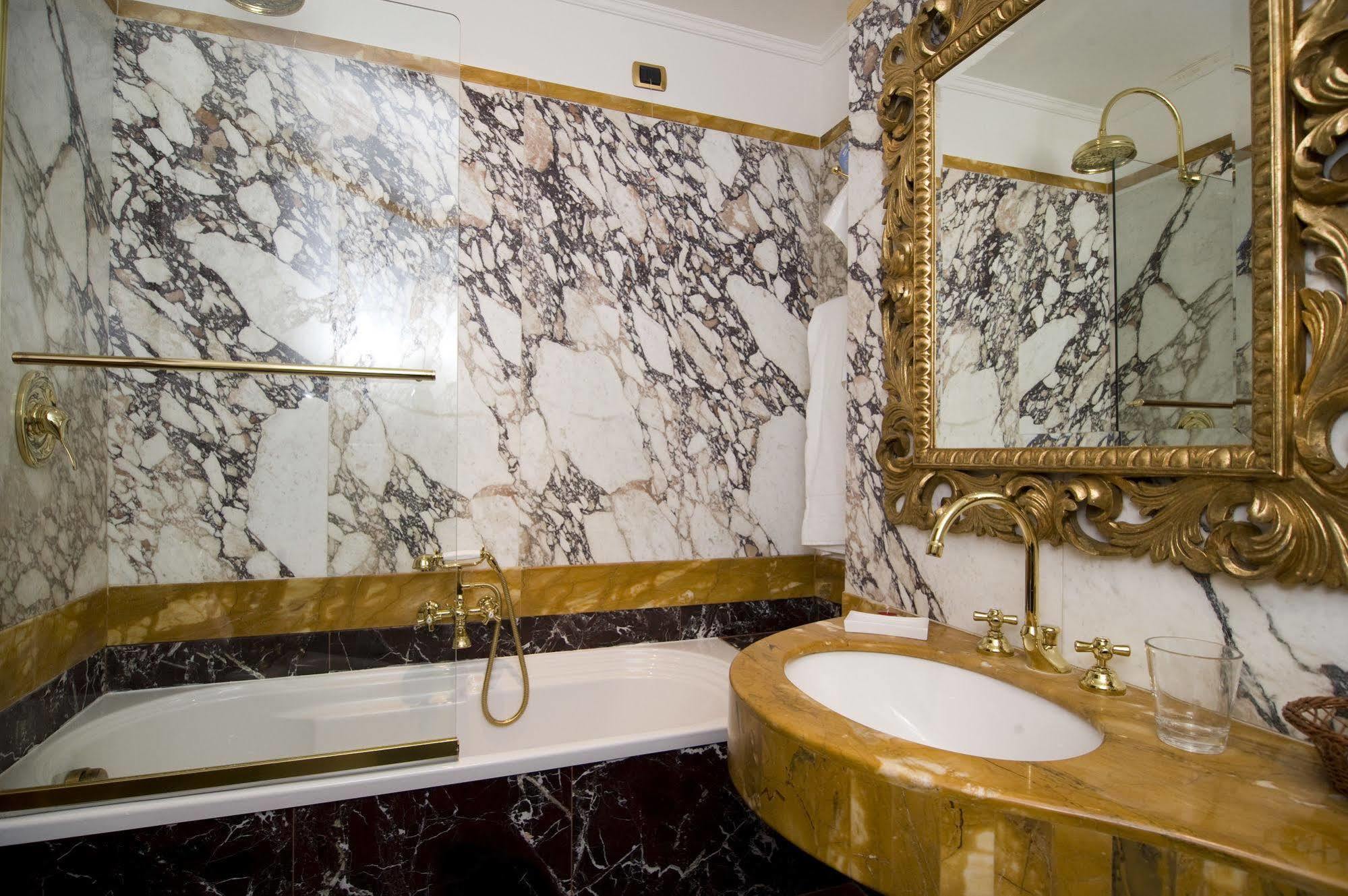 רומא Hotel Des Epoques מראה חיצוני תמונה