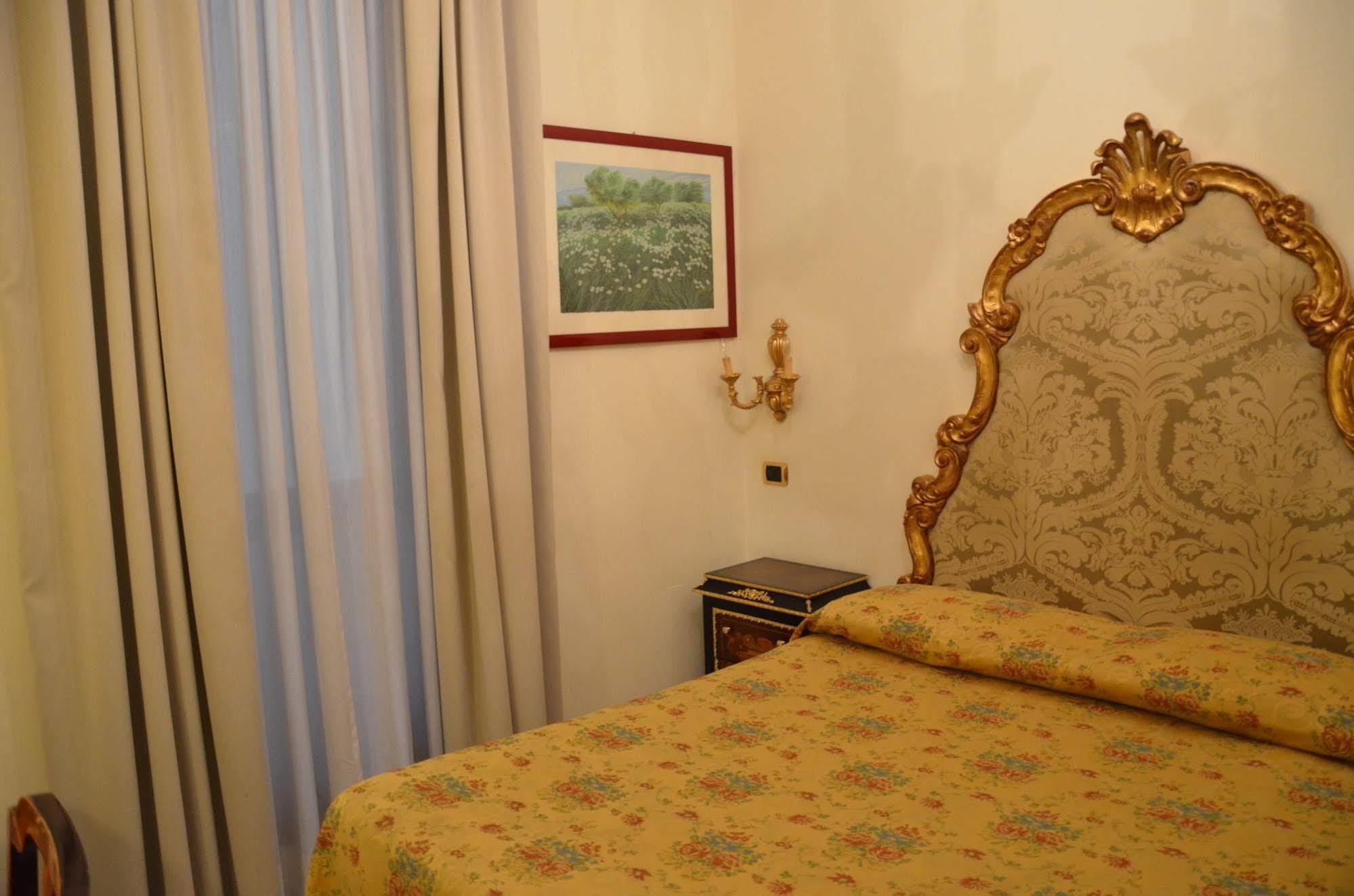 רומא Hotel Des Epoques מראה חיצוני תמונה