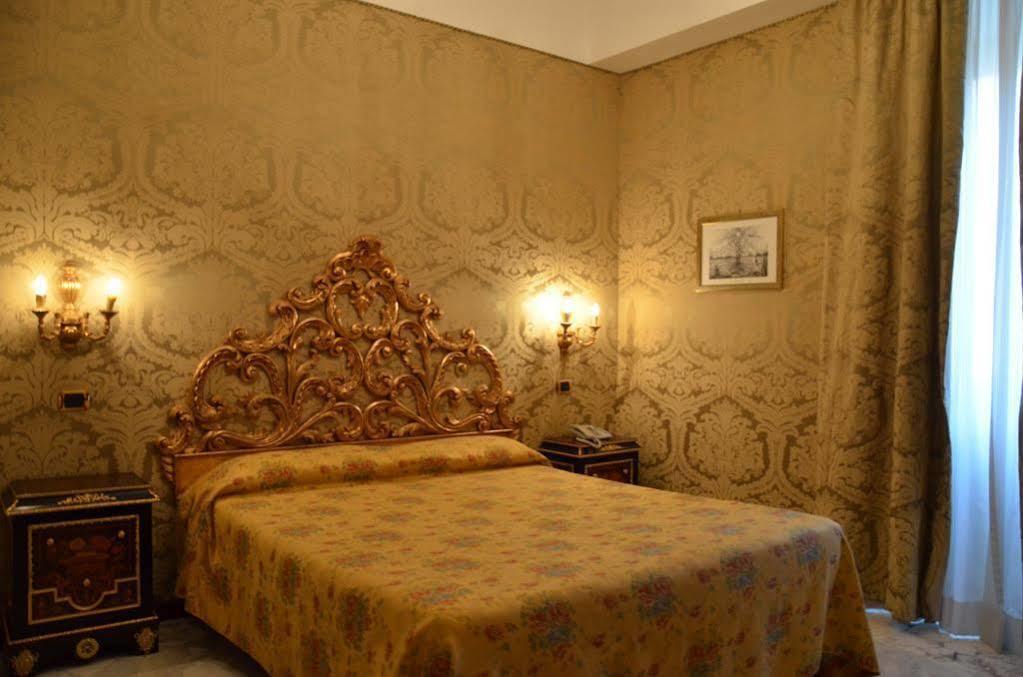רומא Hotel Des Epoques מראה חיצוני תמונה